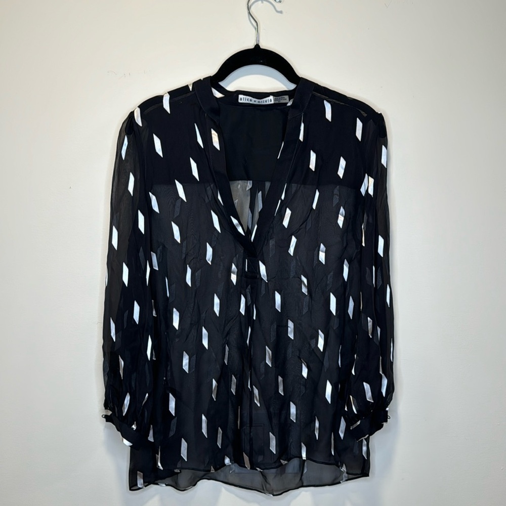 Beautiful Alice + Olivia Black and geometric White shapes open V neck